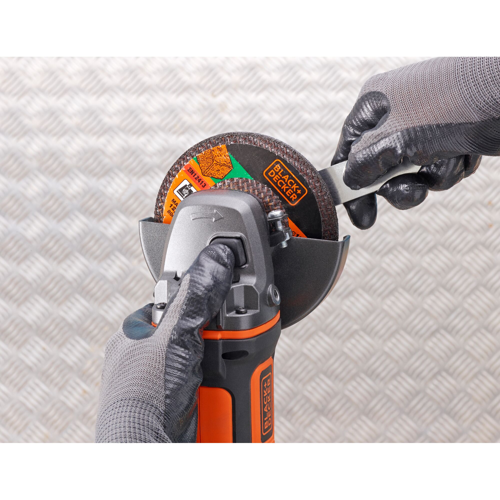 125 mm 18V Akku Winkelschleifer | BLACK+DECKER